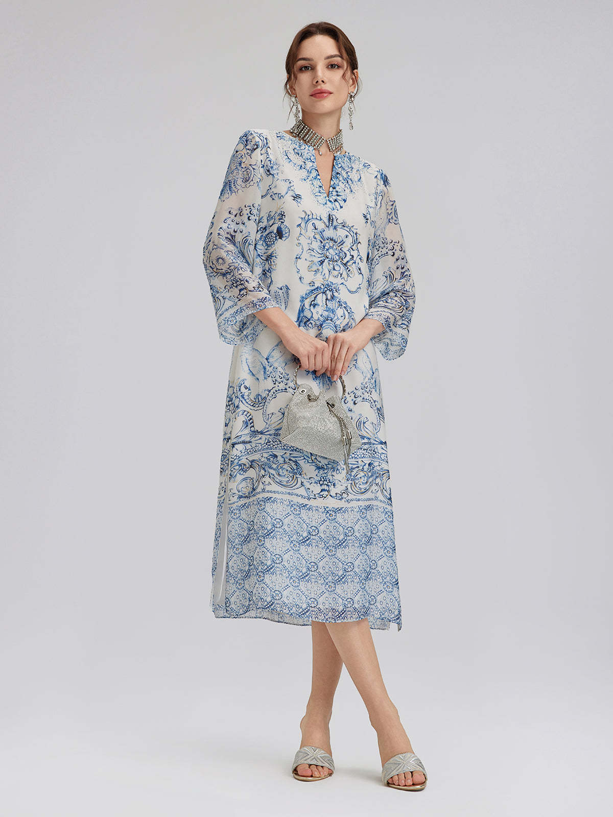 Копринена италианска рокля с V-образно деколте и флорален принт