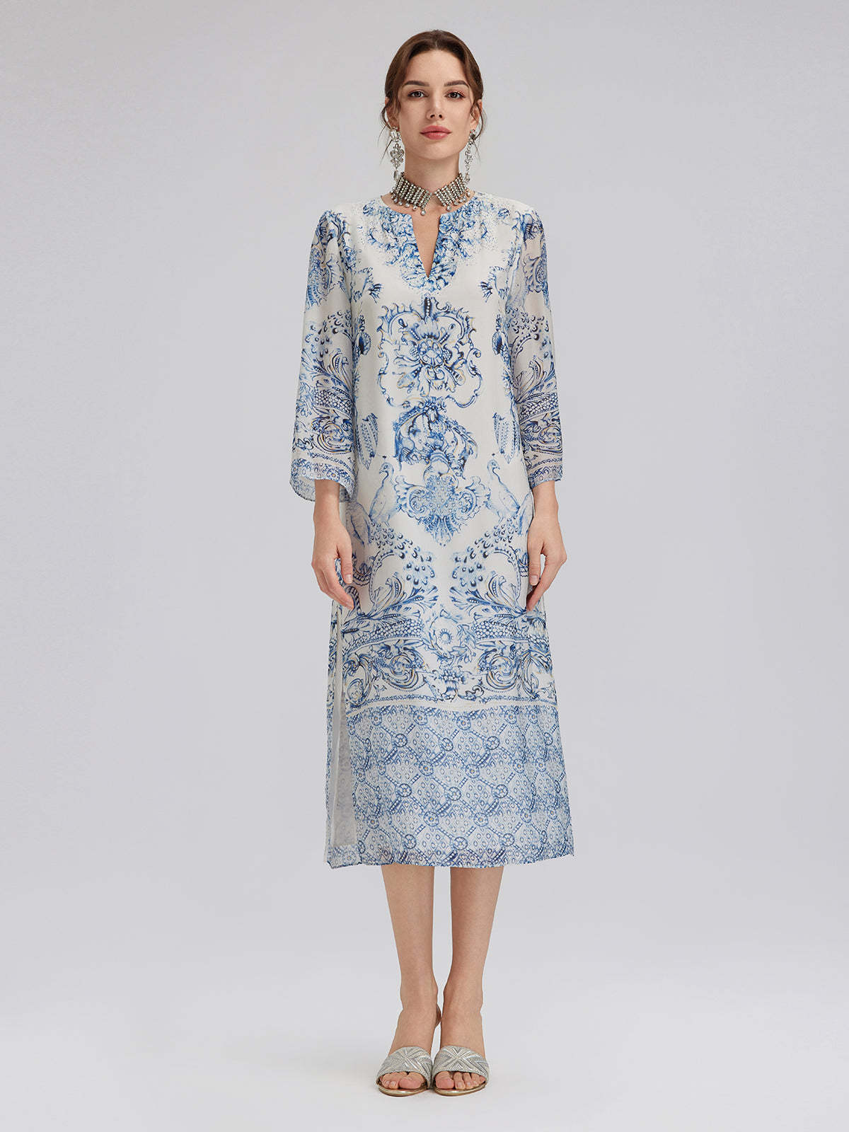 Копринена италианска рокля с V-образно деколте и флорален принт