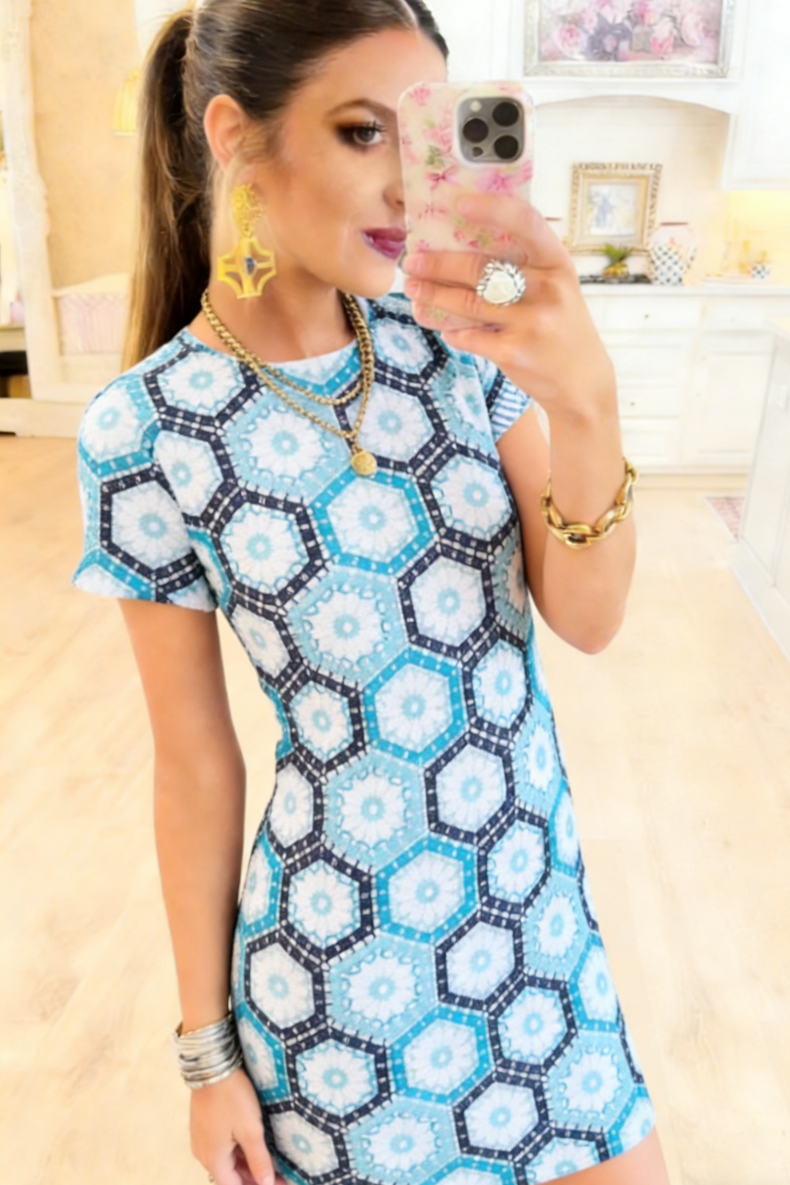 Bellevue Blue Daisy Hex Crochet