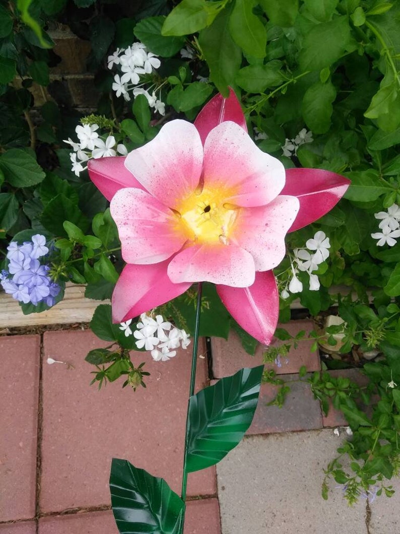 Handmade Metal Columbine Flower Garden Stake Painted Yard Art