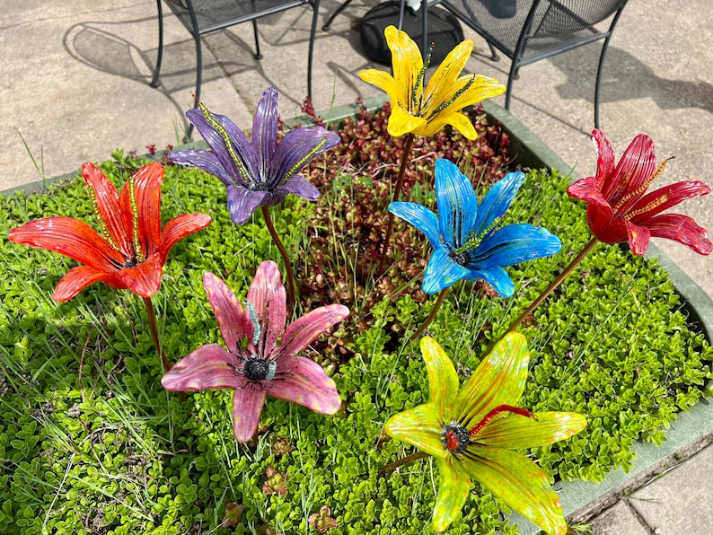Glass Lily Garden Stake Fused Glass Flower Outdoor Plant Yard Art