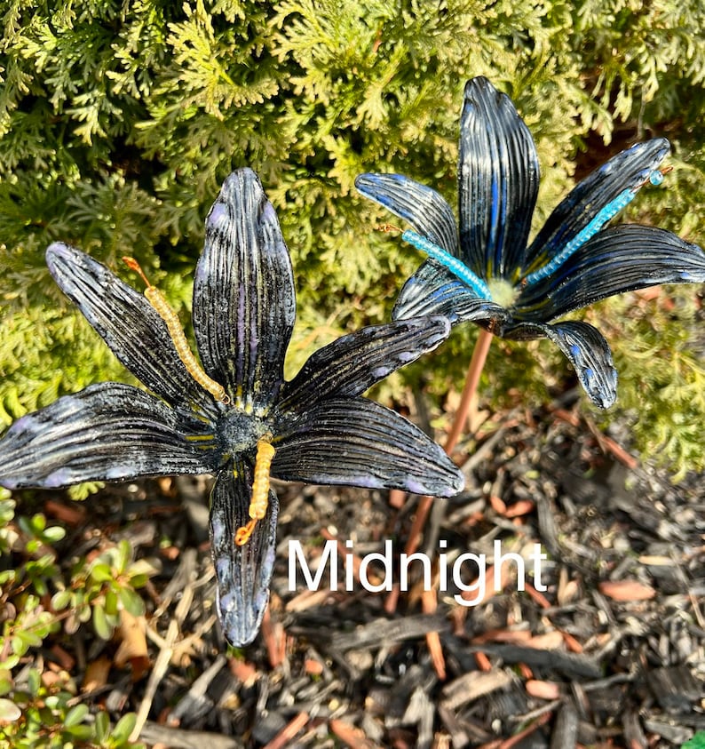 Glass Lily Garden Stake Fused Glass Flower Outdoor Plant Yard Art