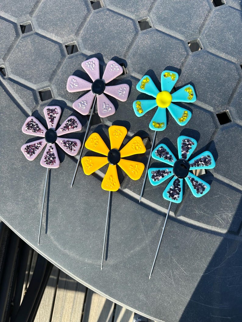 Fused Glass Retro Daisy Style Flower Indoor Plant Stake