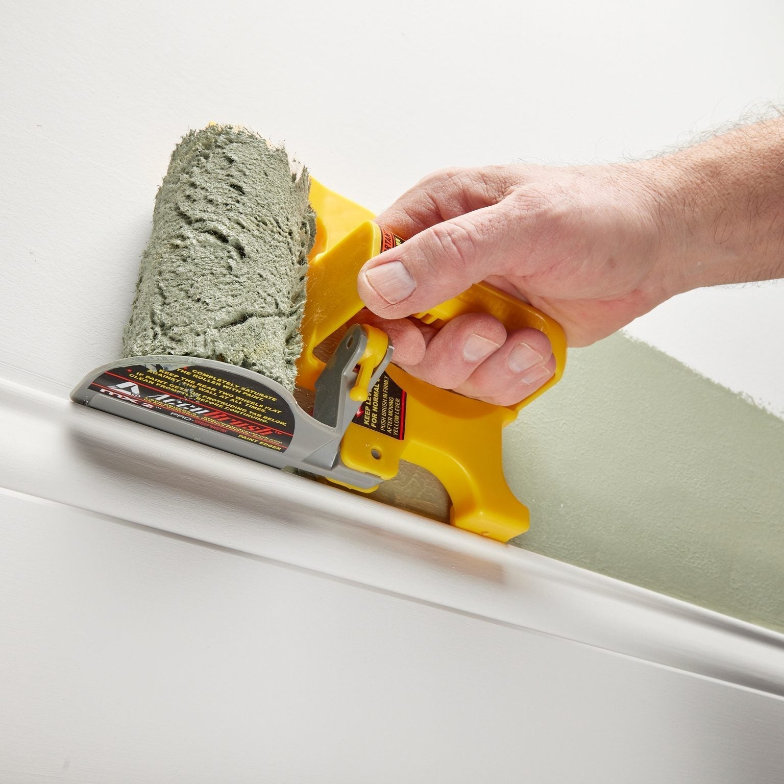 Paint Roller with Guide – Perfect Edge Finish