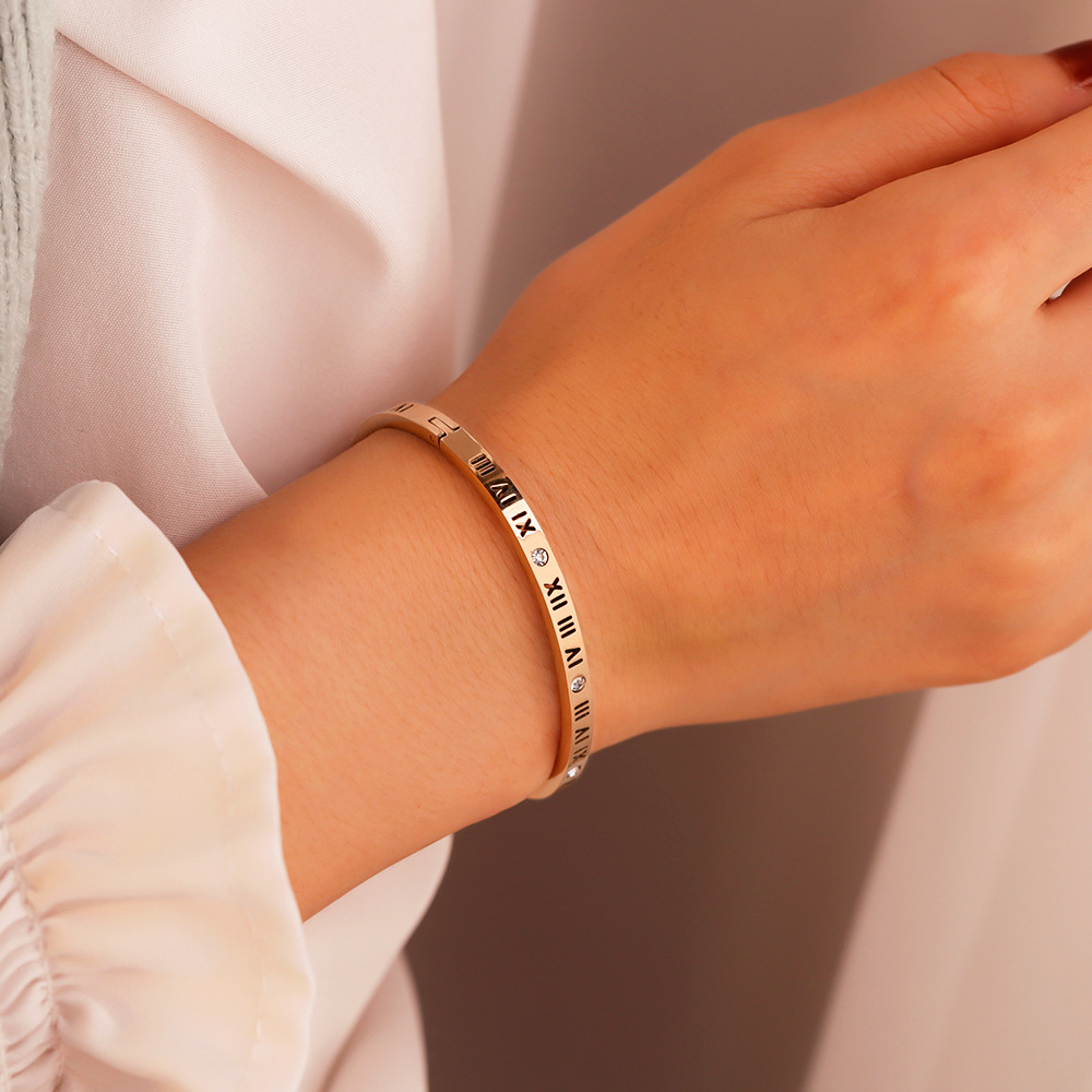 Bratara de nisa cu cifre romane la moda si personalizata, bratara de dama versatila si temperamentala⭐