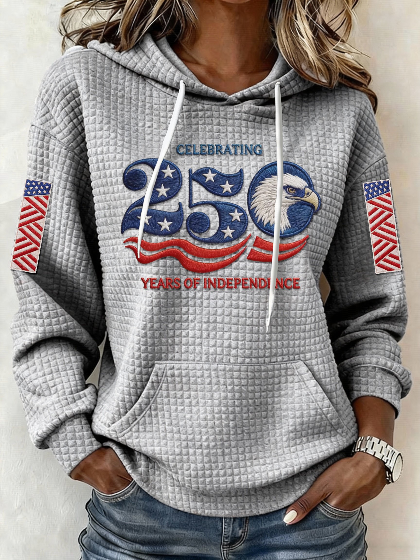 Women's US 250th Anniversary "Celebrating 250 Years of Independence" Waffle-Knit Hoodie – Patriotic Eagle & Flag Print