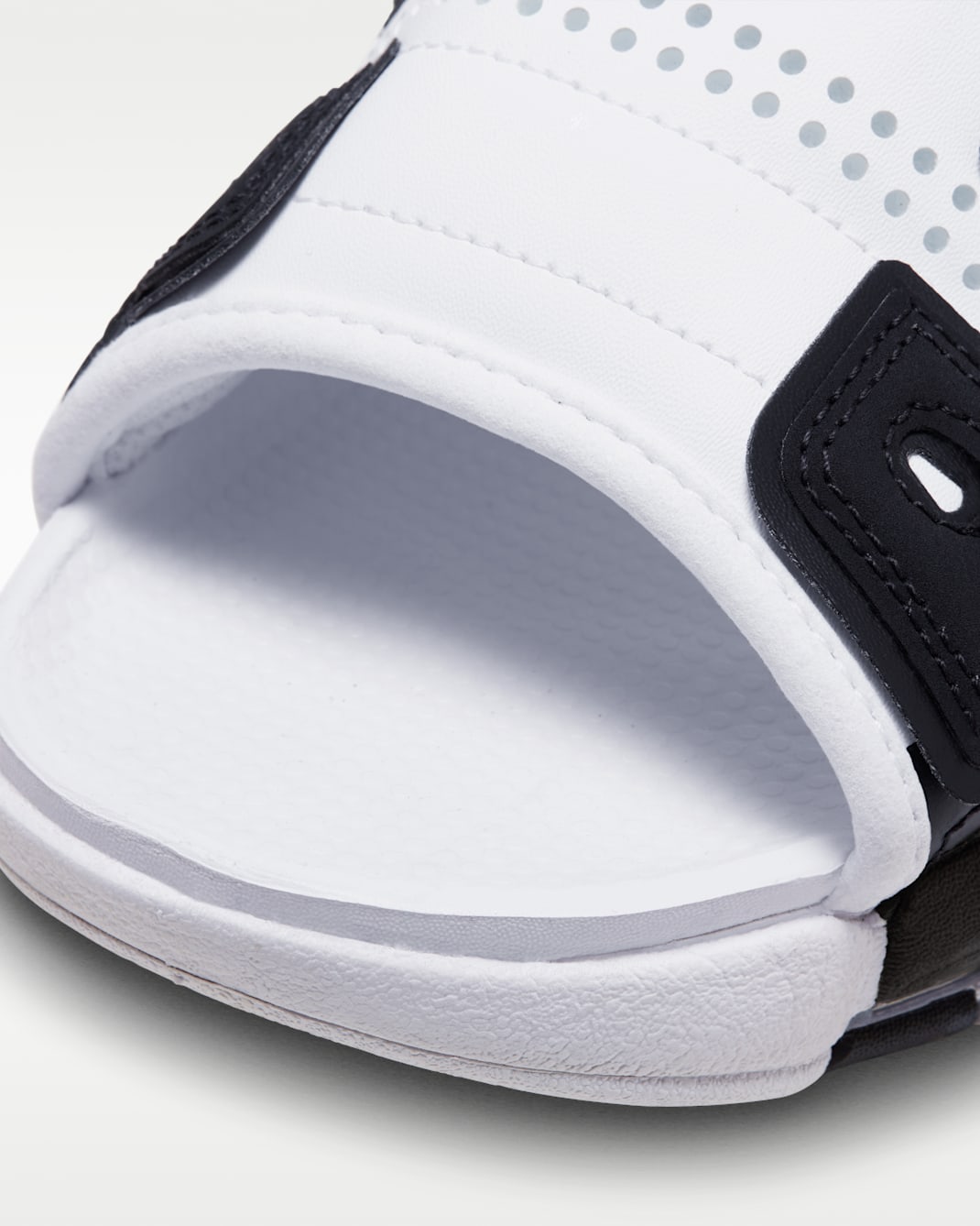 ナイキ エア モア アップテンポ