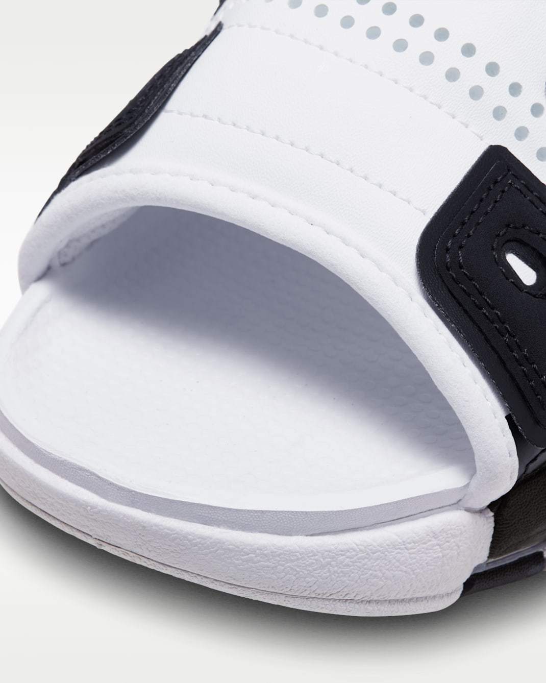 ナイキ エア モア アップテンポ