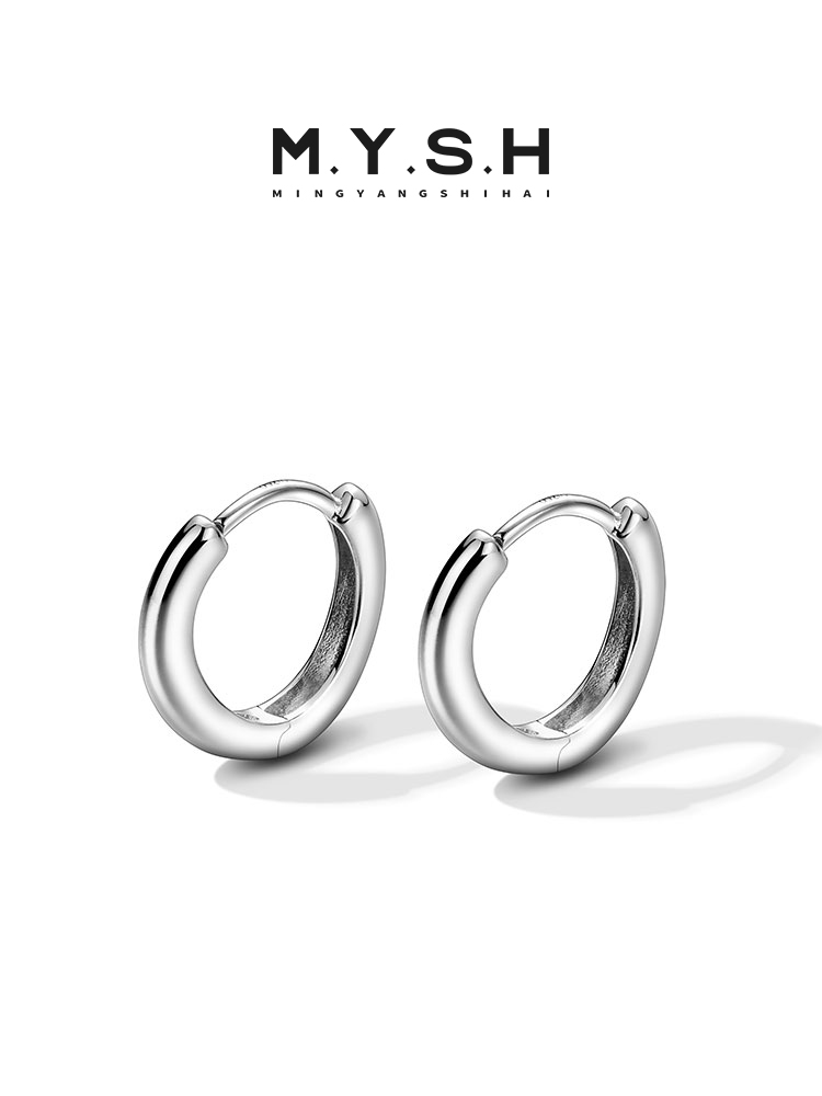 Bold 18K Gold Mini Hoop Earrings