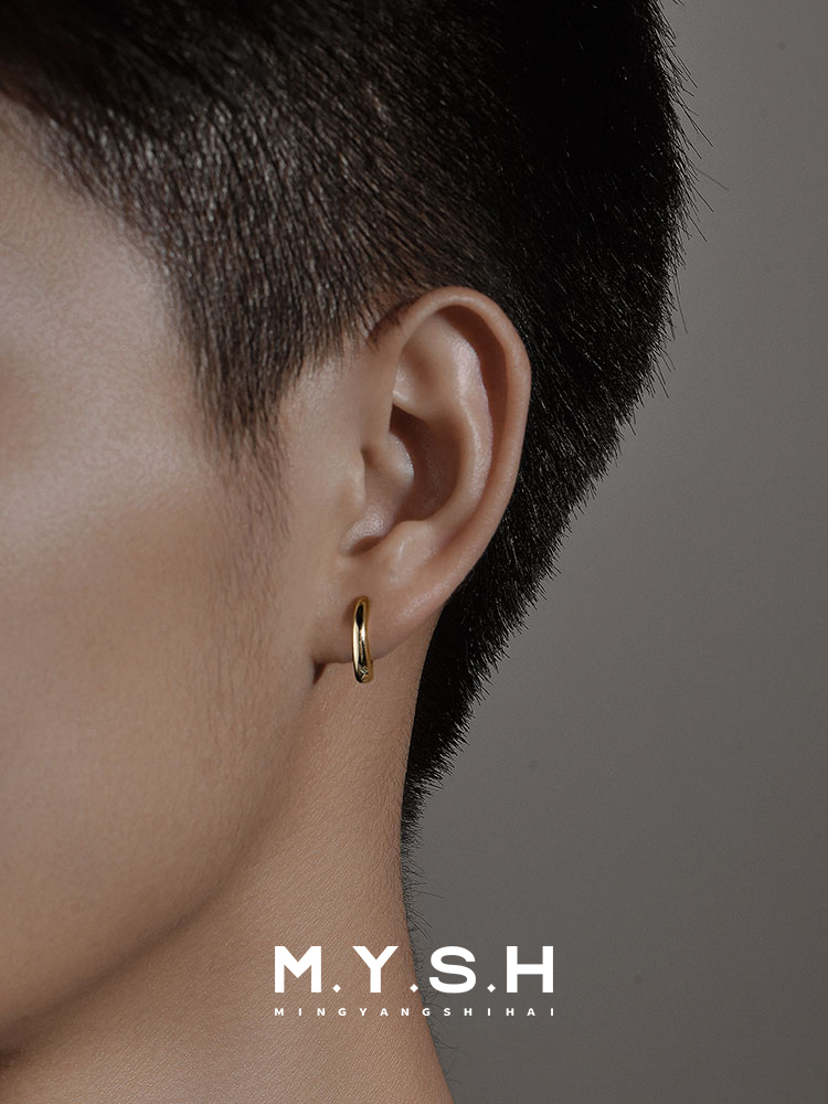 Bold 18K Gold Mini Hoop Earrings