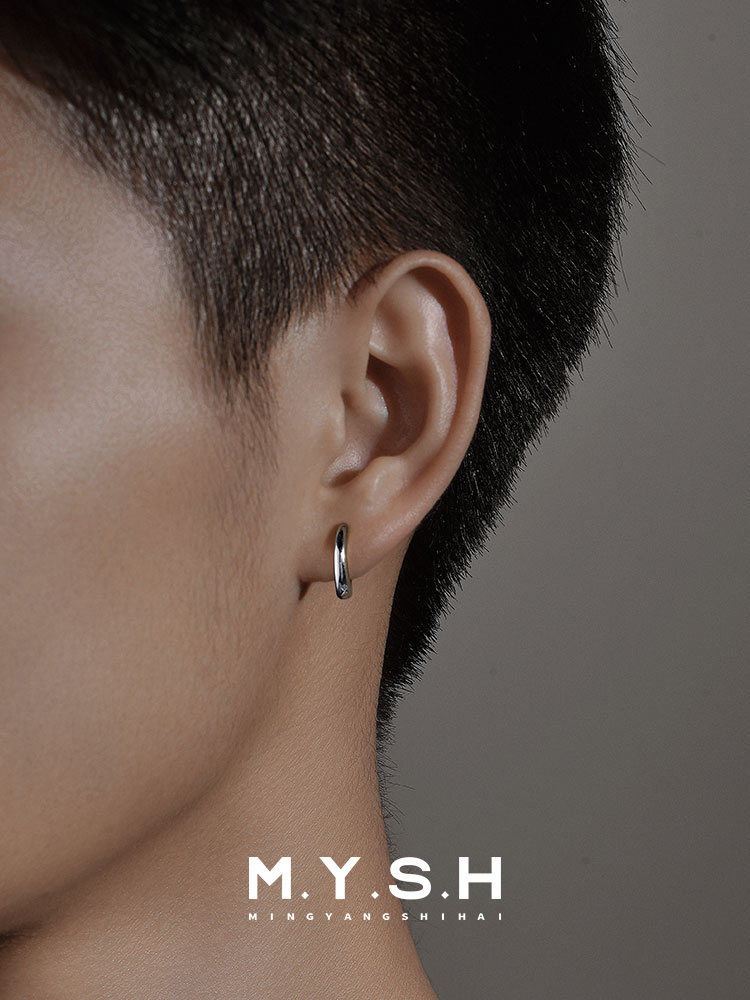 Bold 18K Gold Mini Hoop Earrings