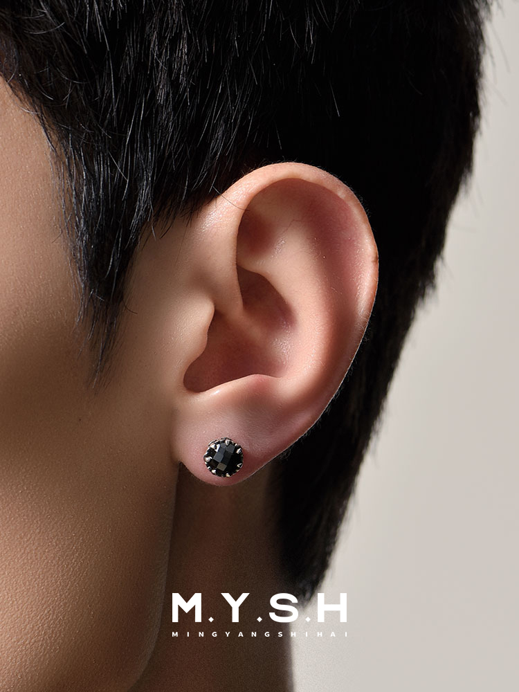 S925 Silver Black Zirconia Claw Stud Earring