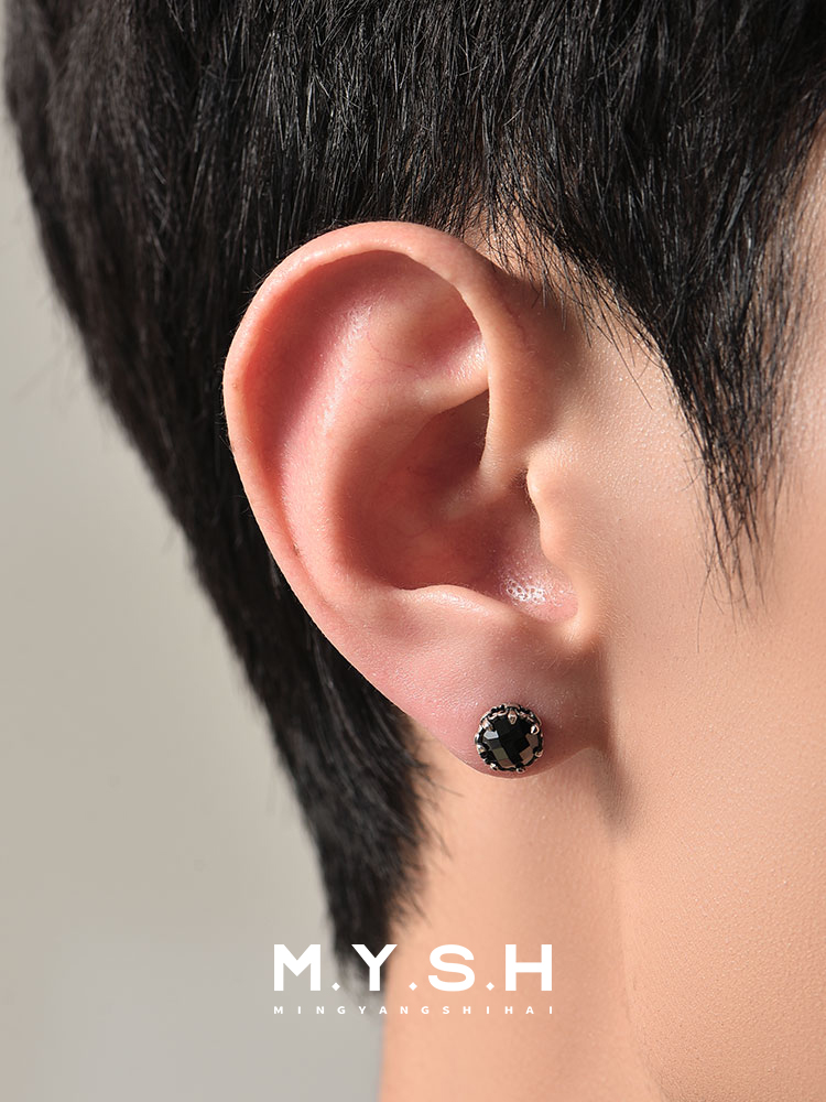 S925 Silver Black Zirconia Claw Stud Earring