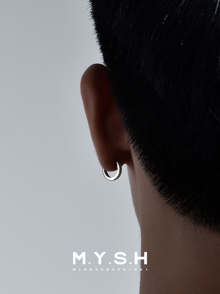 Bold 18K Gold Mini Hoop Earrings