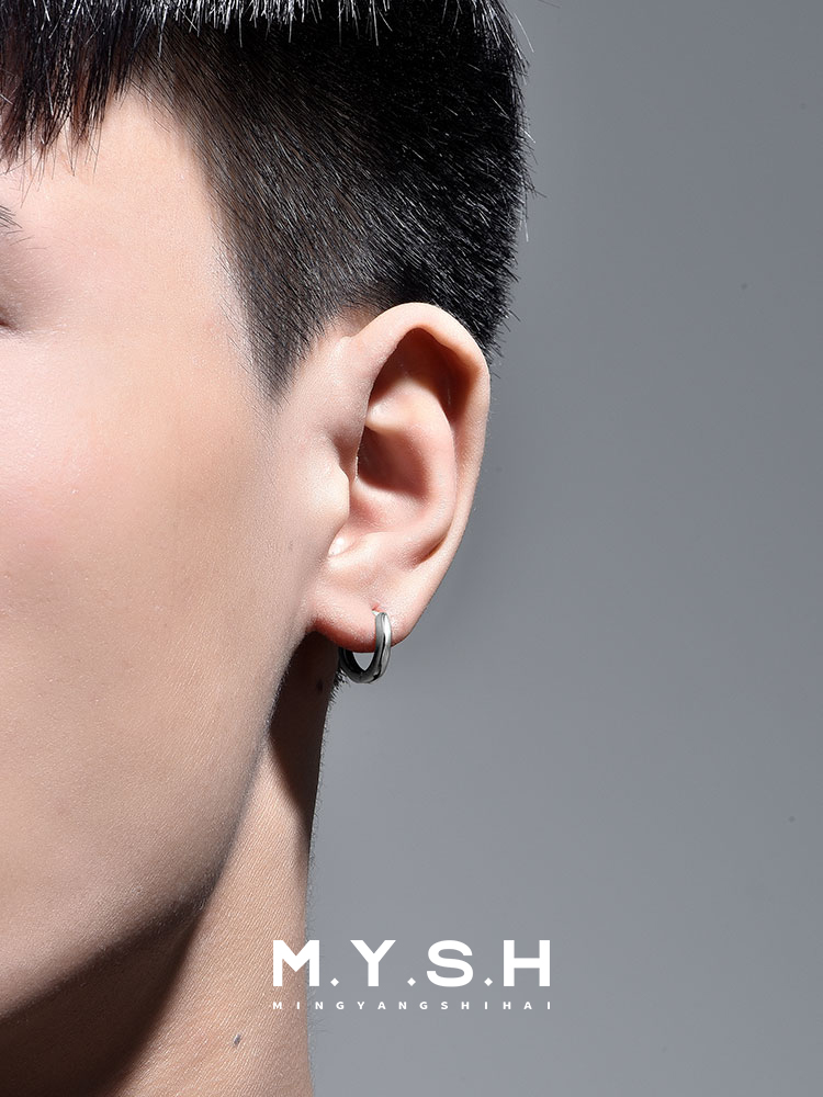 Bold 18K Gold Mini Hoop Earrings