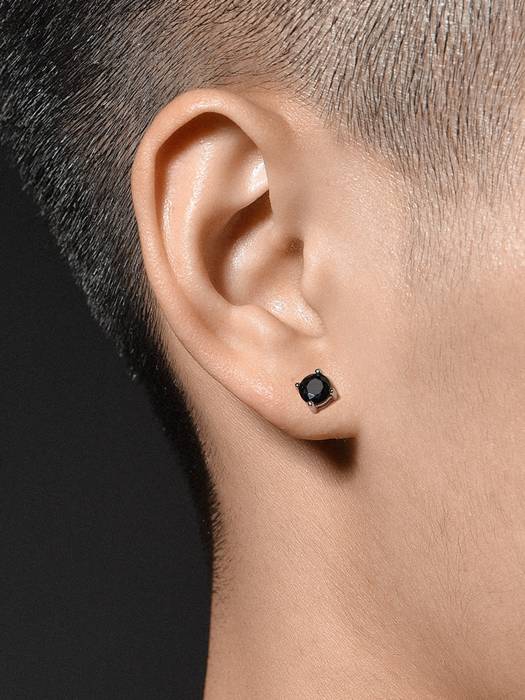 S925 Silver Black Gem Claw Stud Earring