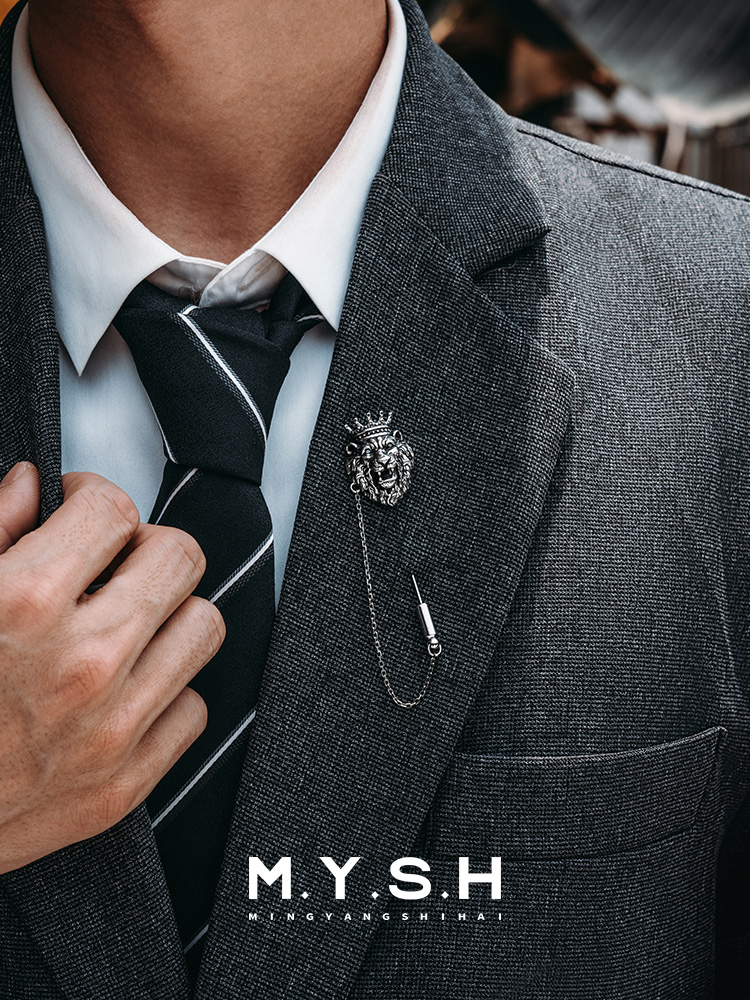 S925 Silver 3D Crowned Lion Lapel Pin