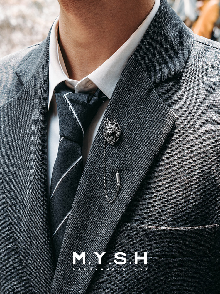 S925 Silver 3D Crowned Lion Lapel Pin