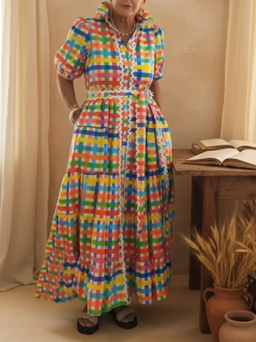 Hemdblusenkleid mit buntem quadratischem Kunstdruck