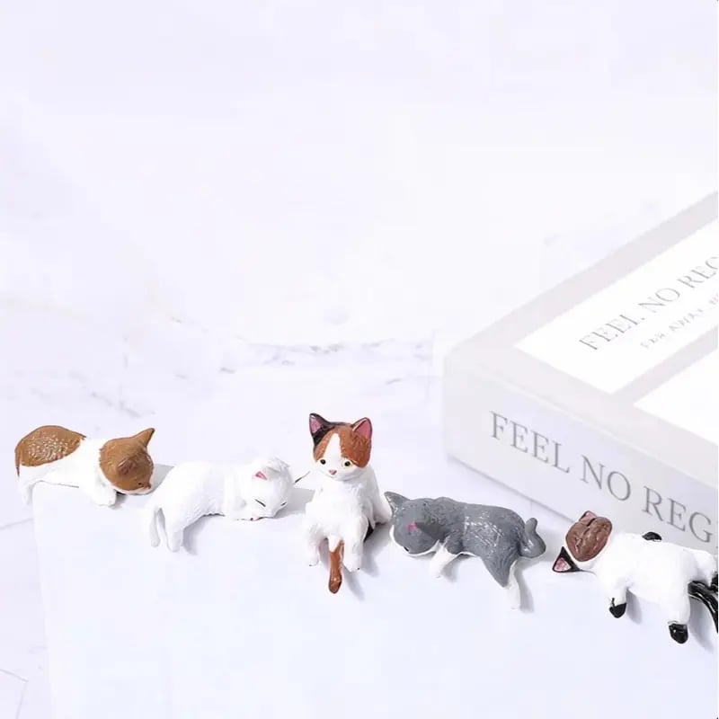 Mini Cat Desk Figurines – Set of 5 Cute Cartoon Kitty Companions