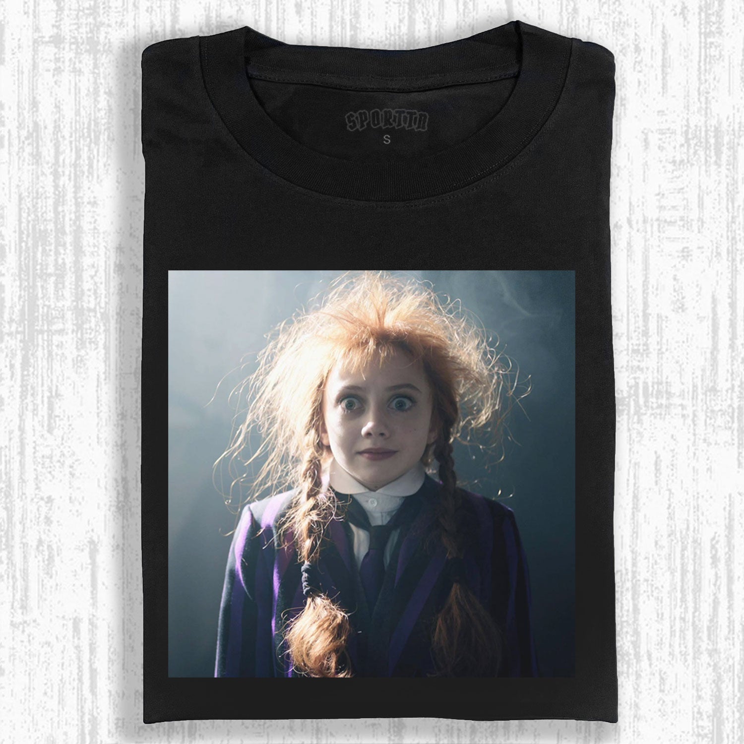 AGNES DEMILLE WEDNESDAY S2 THEMED T-SHIRT-LASPORTN