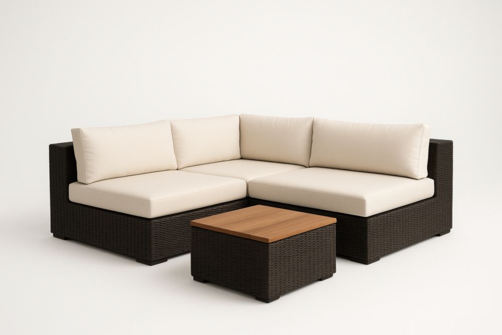 Set da giardino in rattan marrone con cuscini beige e tavolino in legno di tek