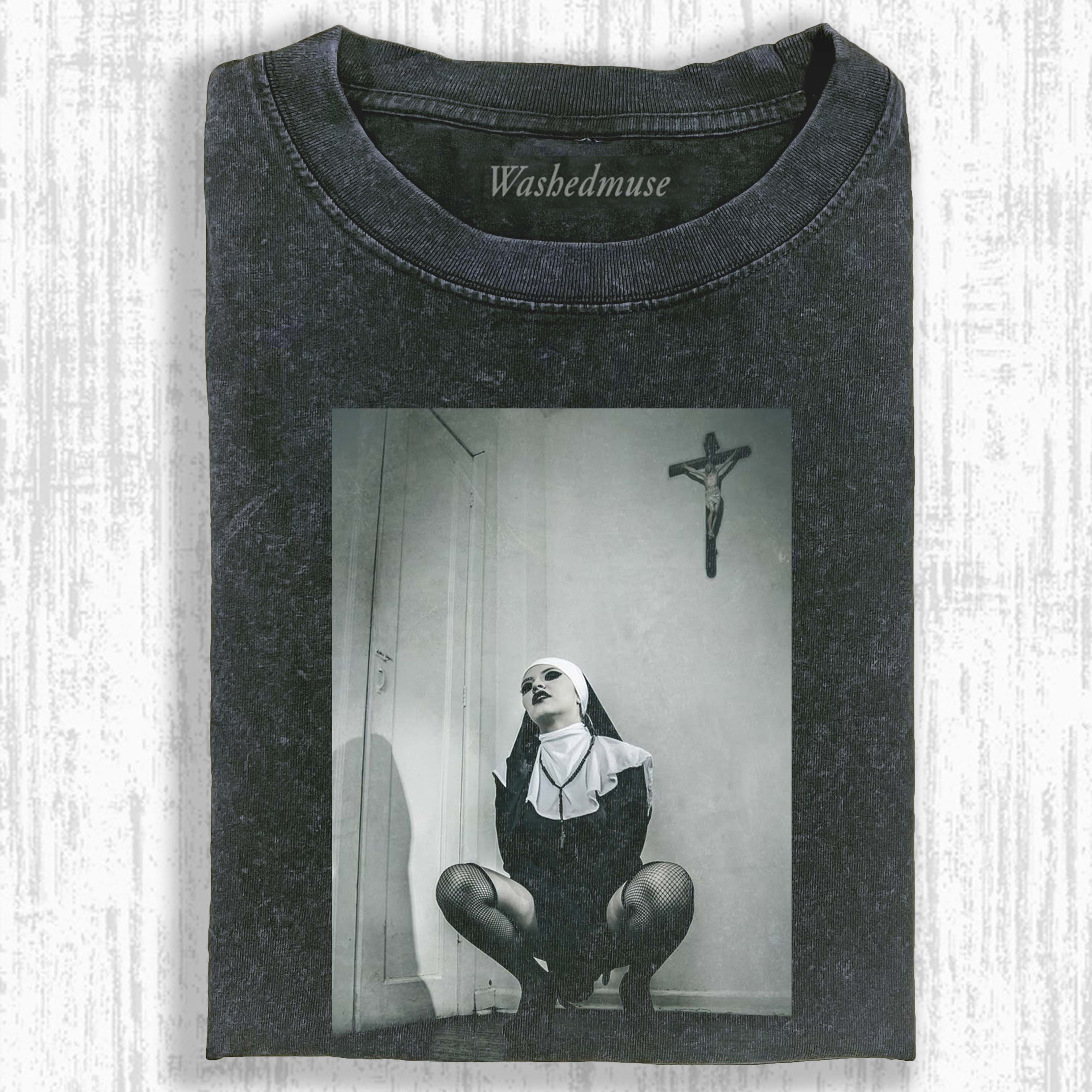 NUNS T-SHIRT