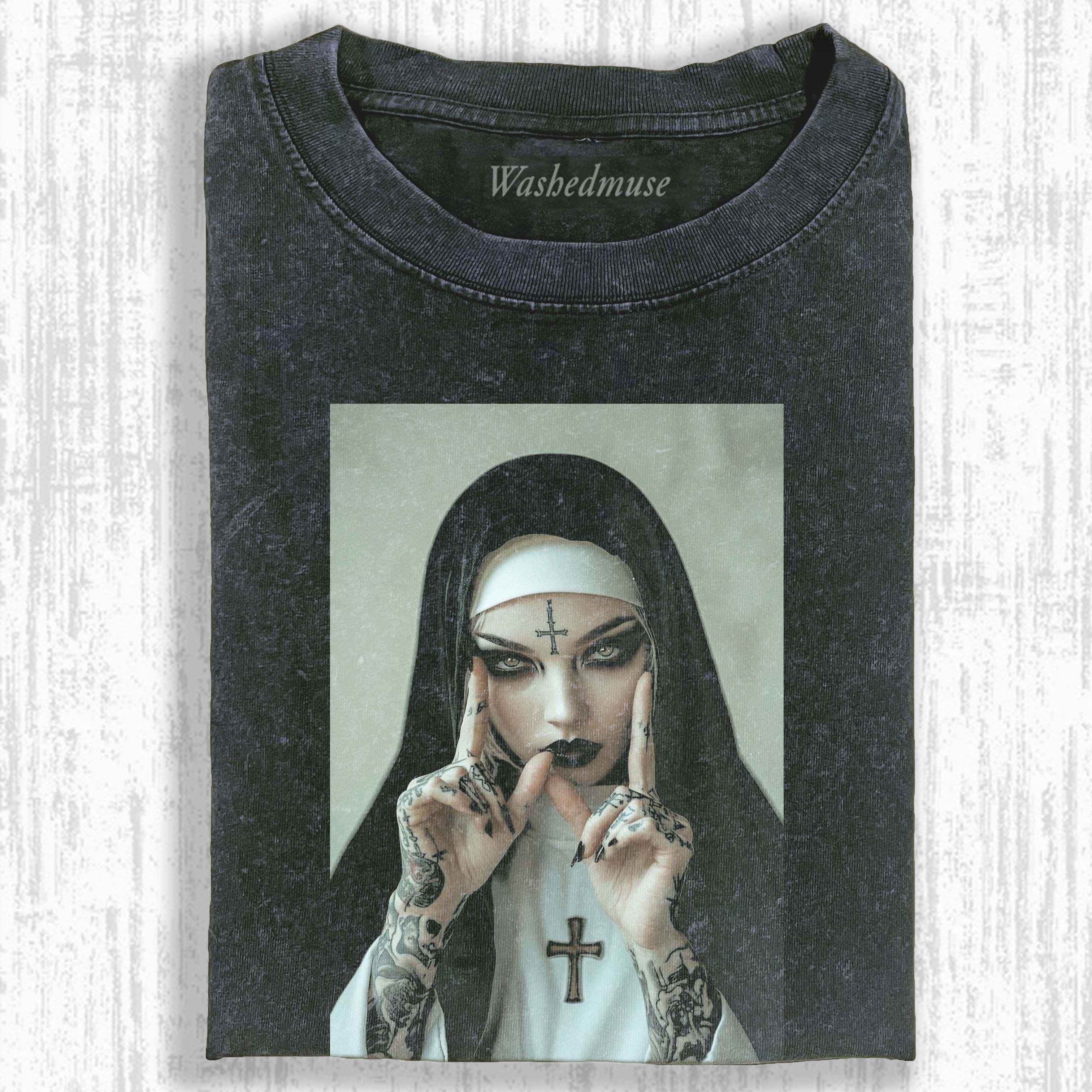 NUNS T-SHIRT