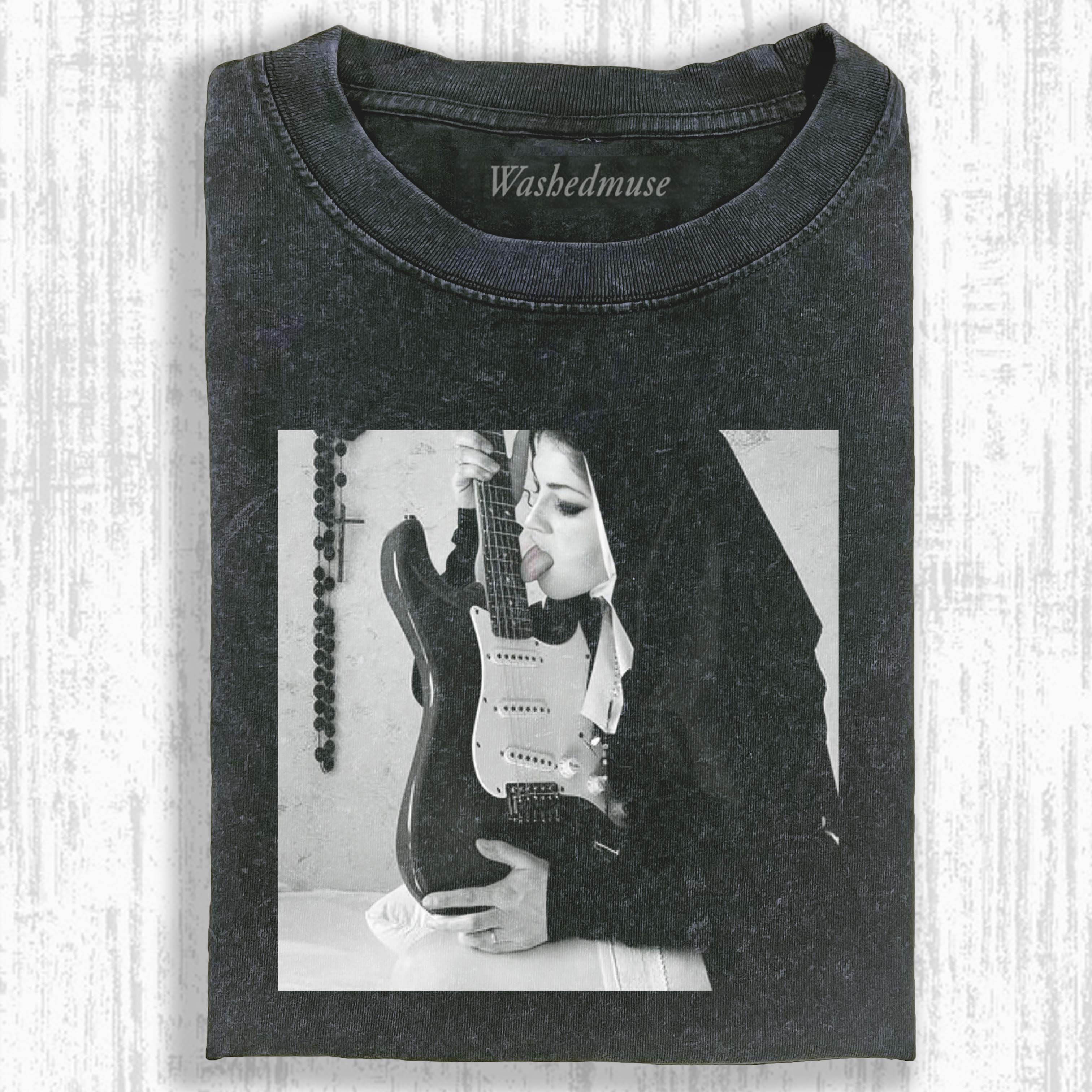 NUNS T-SHIRT