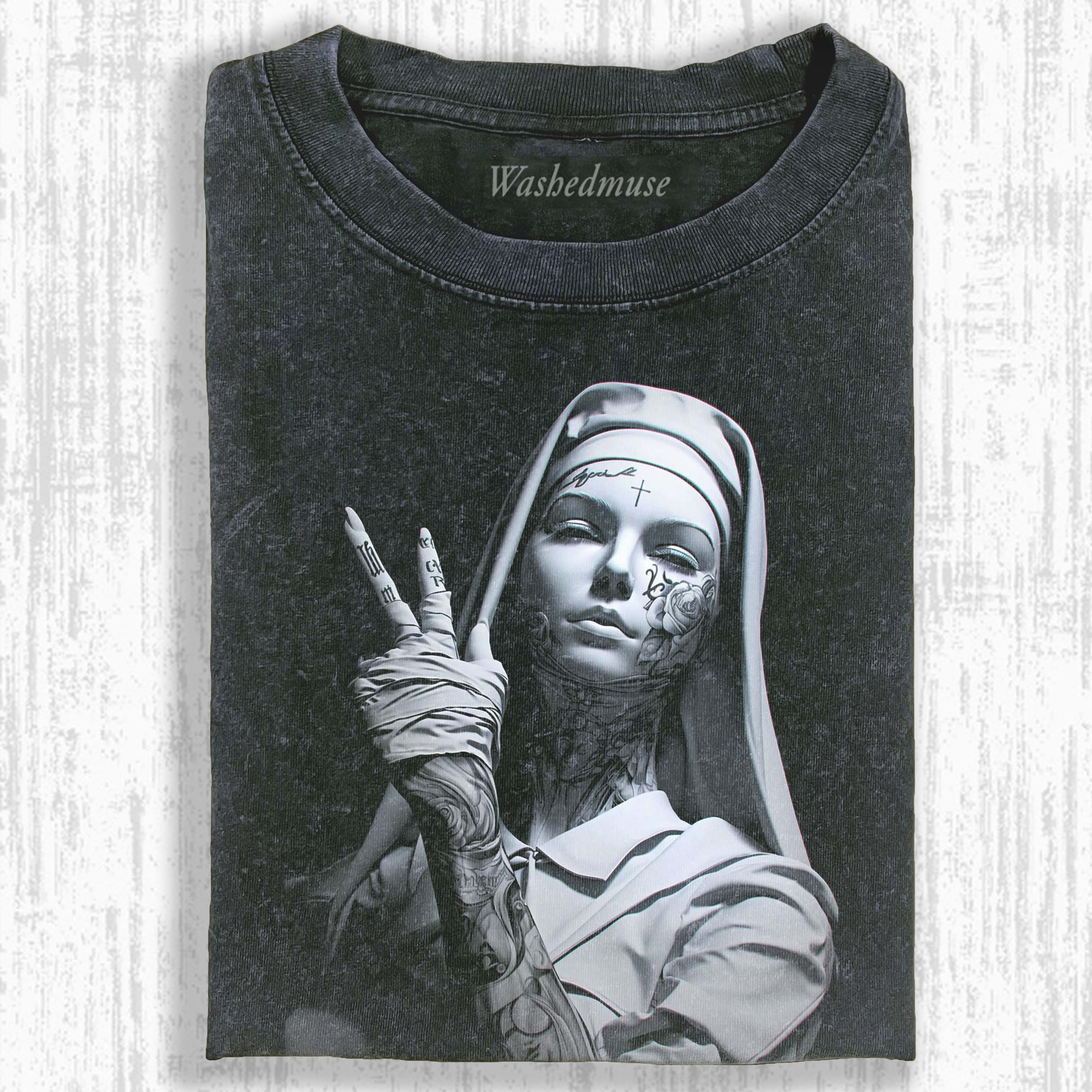 NUNS T-SHIRT