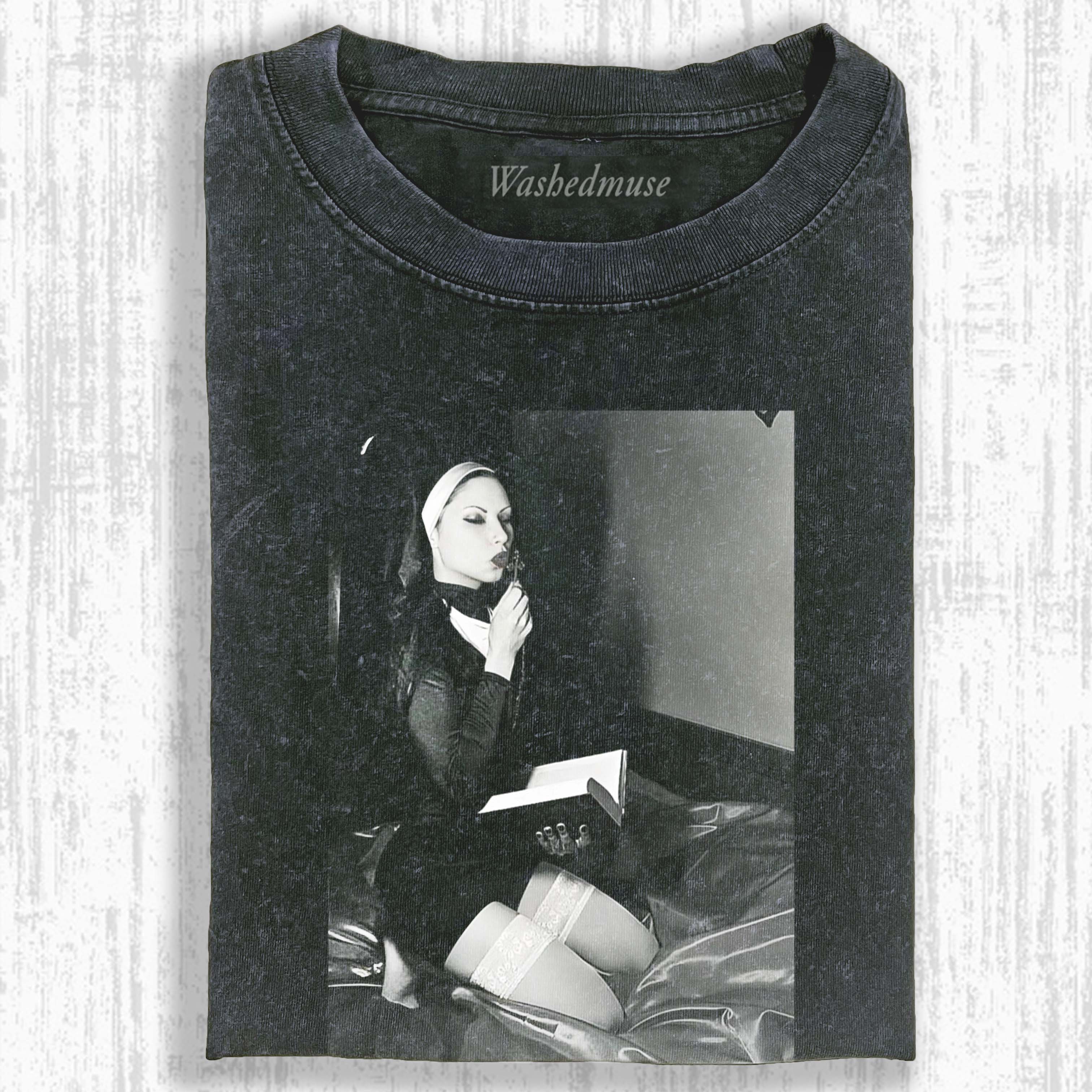 NUNS T-SHIRT