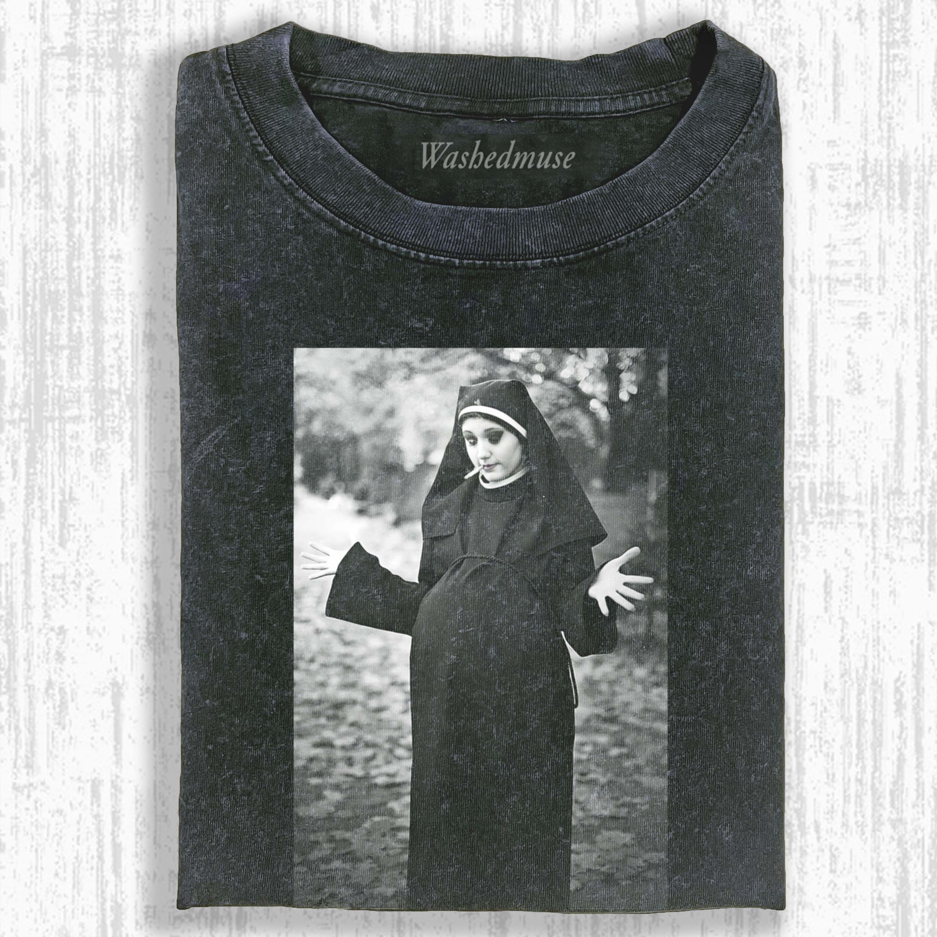 NUNS T-SHIRT