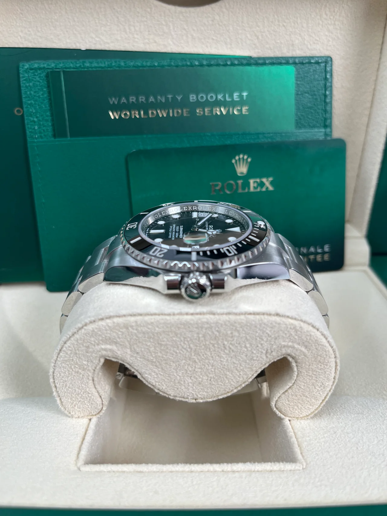 Rolex Submariner 41 mm-es rozsdamentes acél dátumos karóra – Fekete számlap (Hivatkozási szám: 126610LN)
