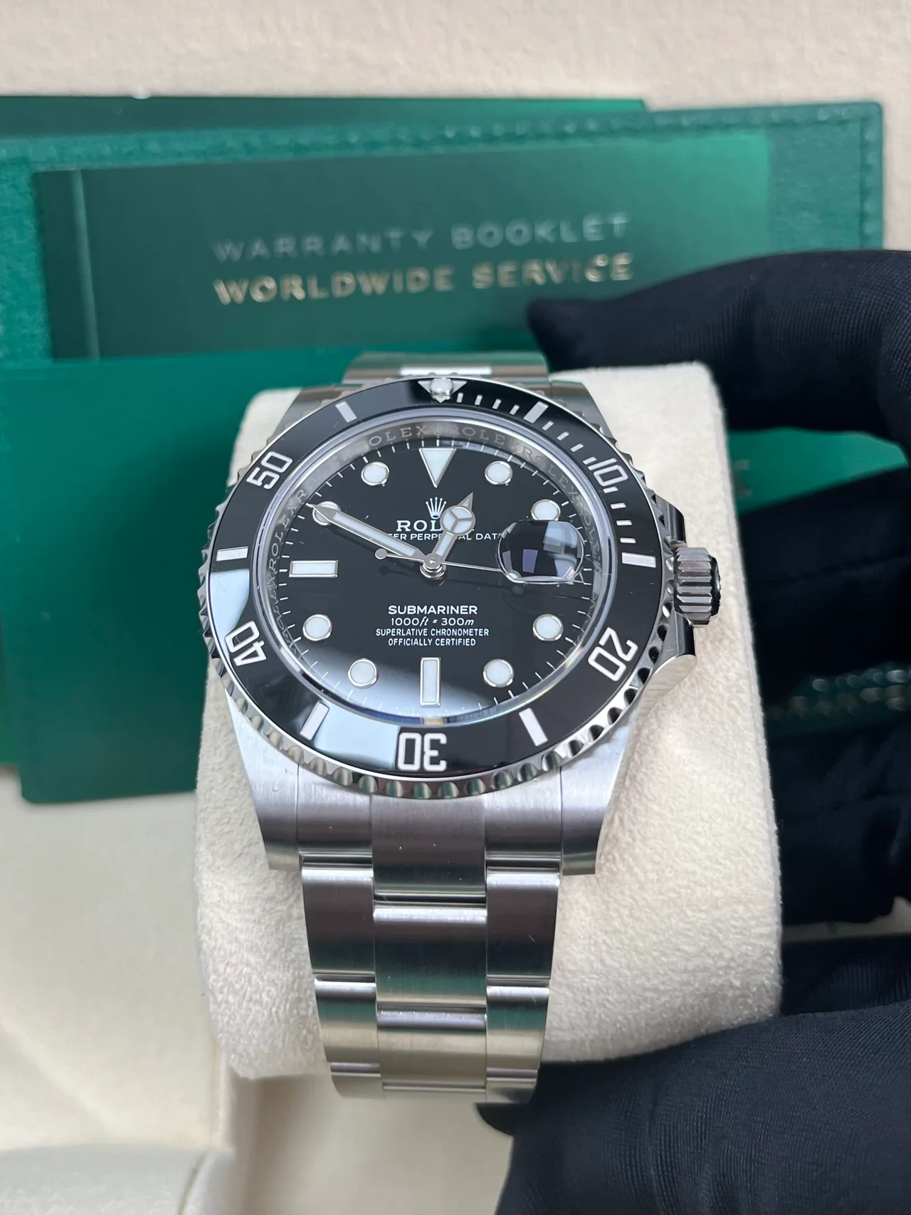 Rolex Submariner 41 mm-es rozsdamentes acél dátumos karóra – Fekete számlap (Hivatkozási szám: 126610LN)