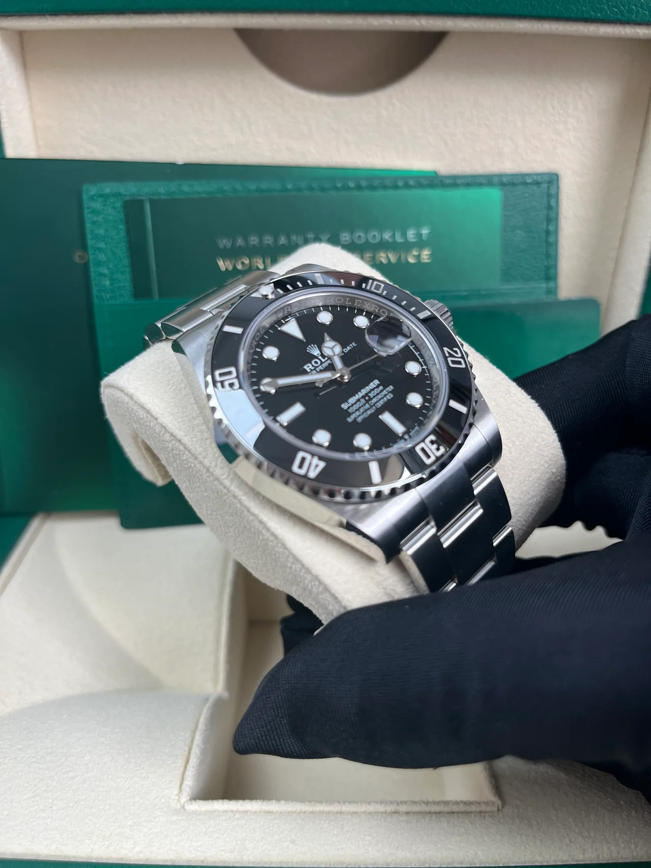 Rolex Submariner 41 mm-es rozsdamentes acél dátumos karóra – Fekete számlap (Hivatkozási szám: 126610LN)
