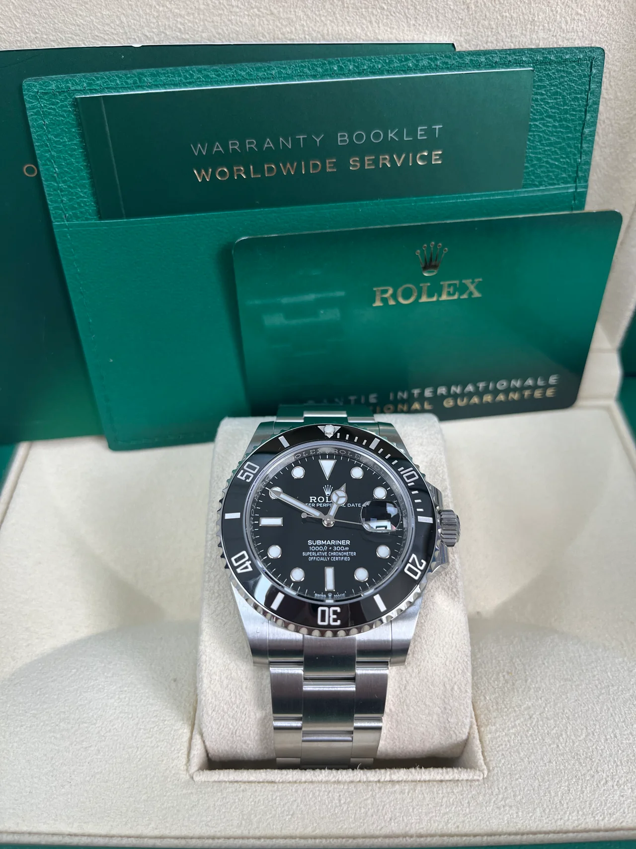 Rolex Submariner 41 mm-es rozsdamentes acél dátumos karóra – Fekete számlap (Hivatkozási szám: 126610LN)