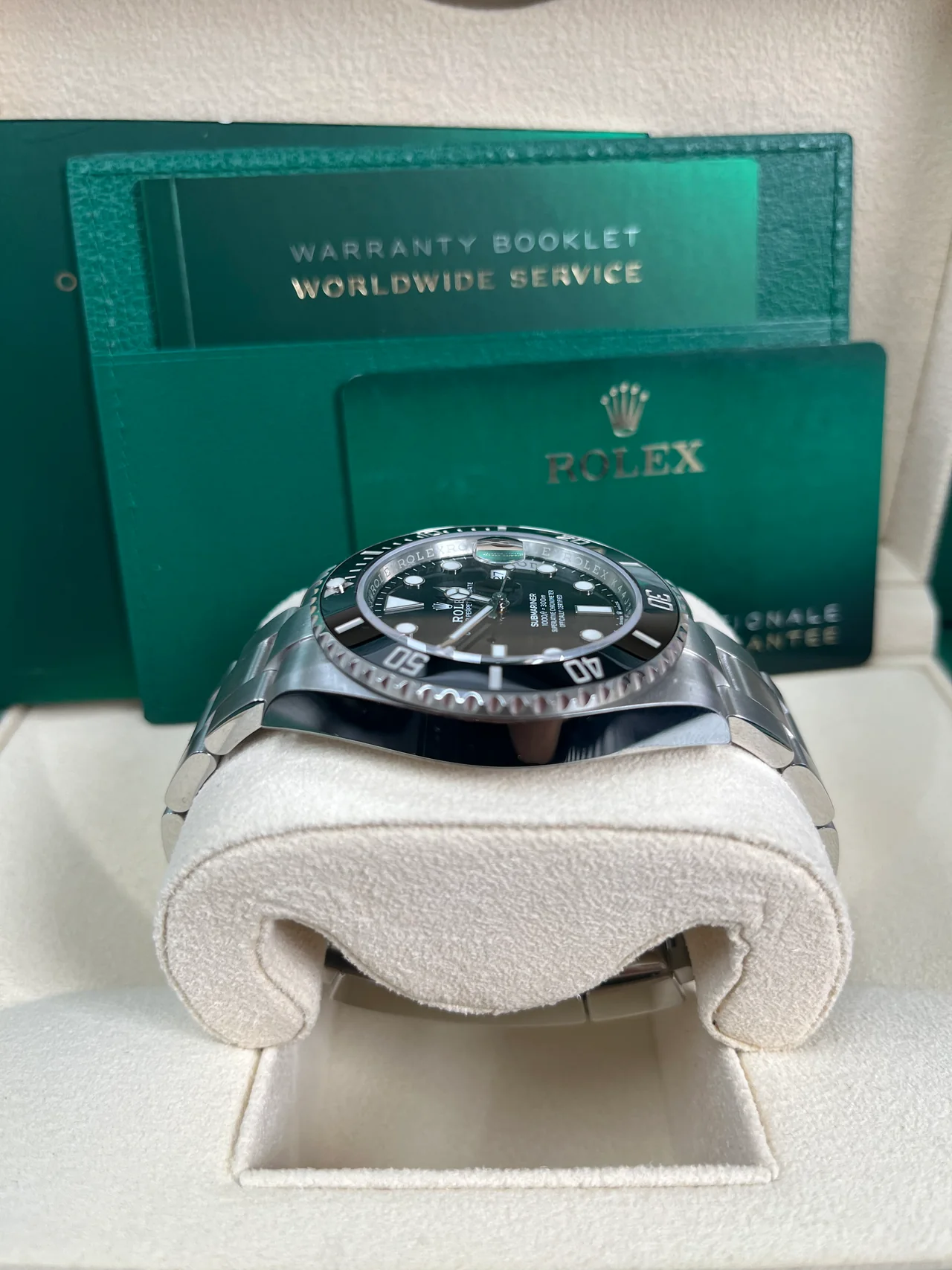 Rolex Submariner 41 mm-es rozsdamentes acél dátumos karóra – Fekete számlap (Hivatkozási szám: 126610LN)