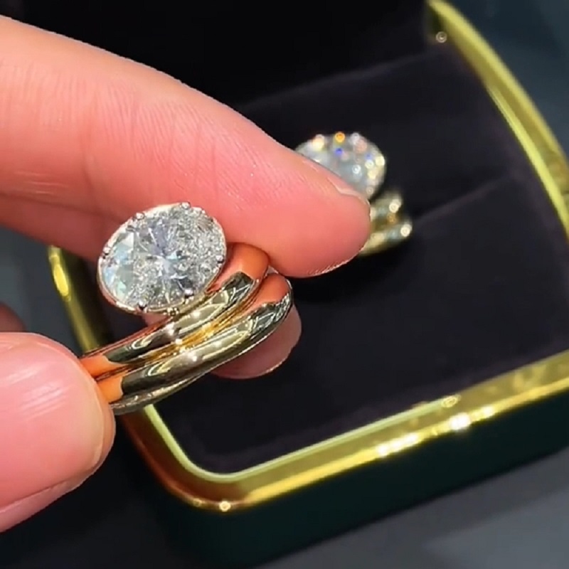 4.0 CT Round Cut 18K Gold Gorgeous Dome Freeform Style Solitaire Spiral Ring