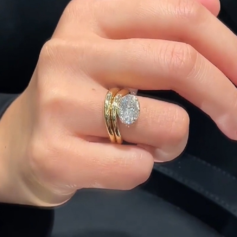 4.0 CT Round Cut 18K Gold Gorgeous Dome Freeform Style Solitaire Spiral Ring