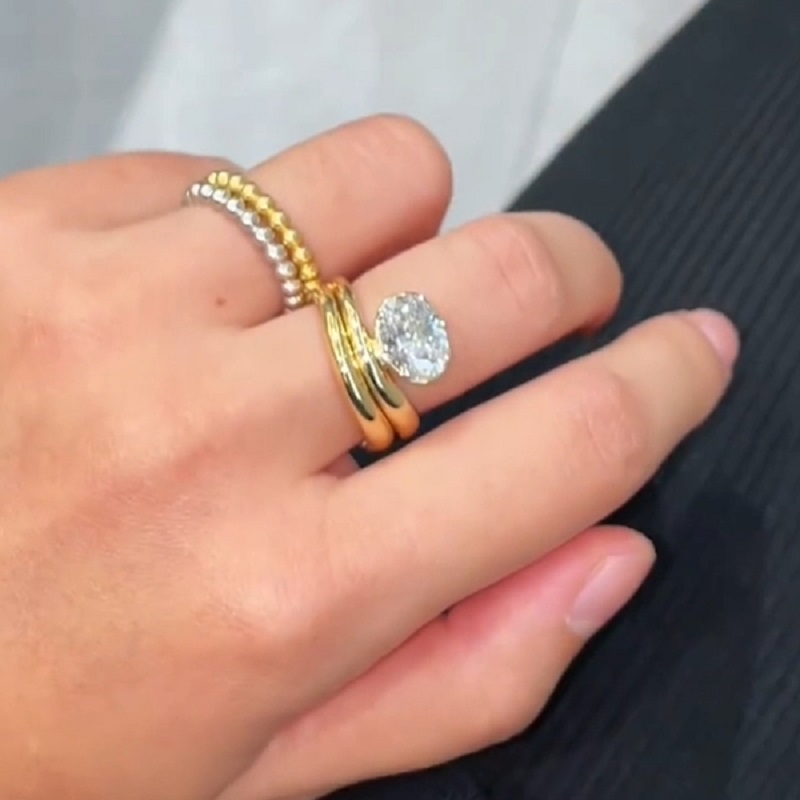 4.0 CT Round Cut 18K Gold Gorgeous Dome Freeform Style Solitaire Spiral Ring