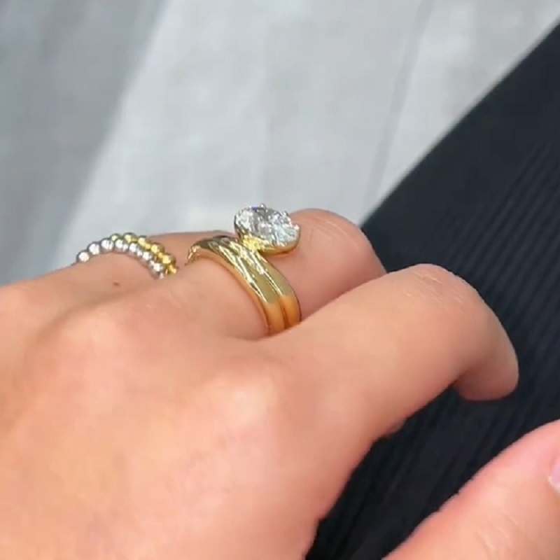 4.0 CT Round Cut 18K Gold Gorgeous Dome Freeform Style Solitaire Spiral Ring