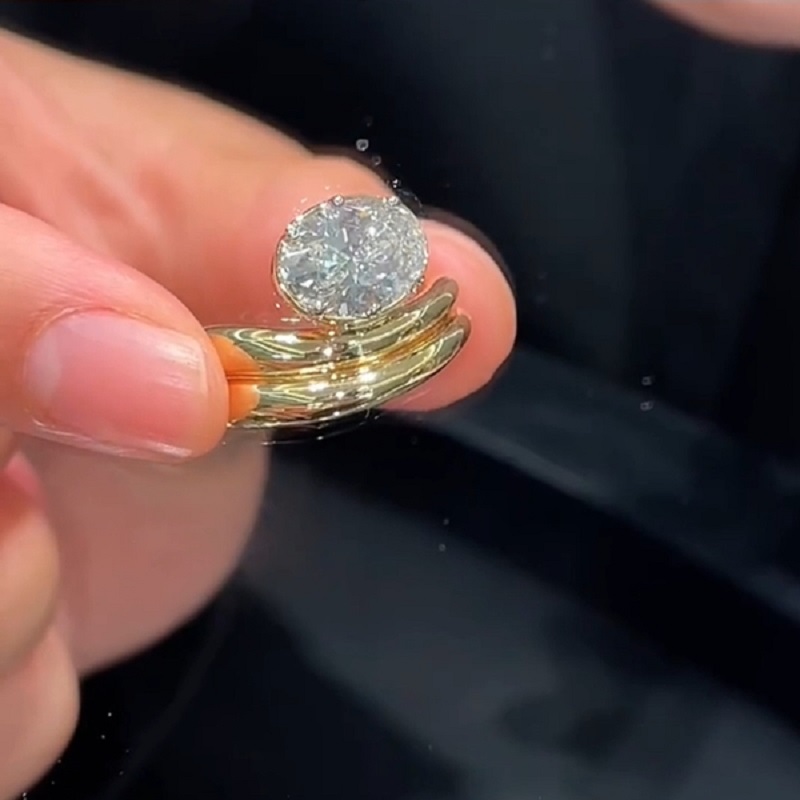 4.0 CT Round Cut 18K Gold Gorgeous Dome Freeform Style Solitaire Spiral Ring