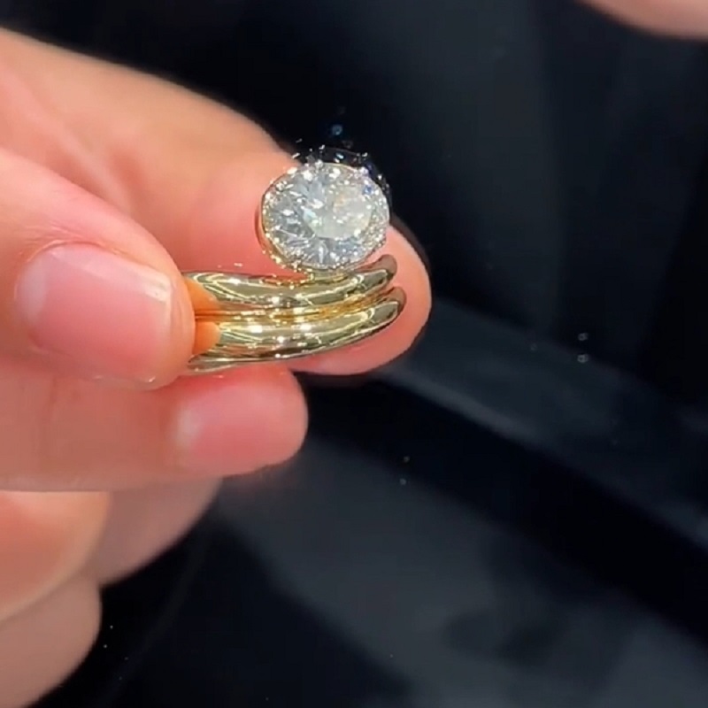 4.0 CT Round Cut 18K Gold Gorgeous Dome Freeform Style Solitaire Spiral Ring