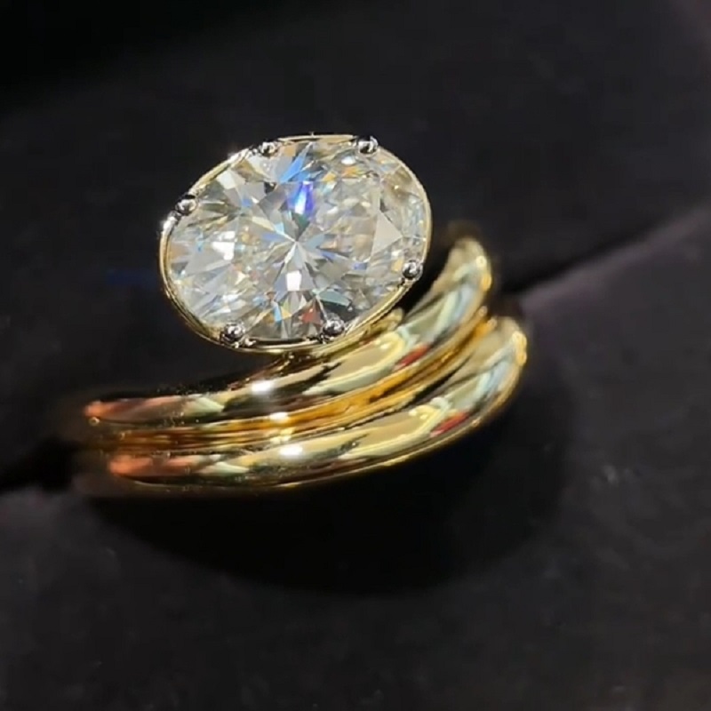 4.0 CT Round Cut 18K Gold Gorgeous Dome Freeform Style Solitaire Spiral Ring