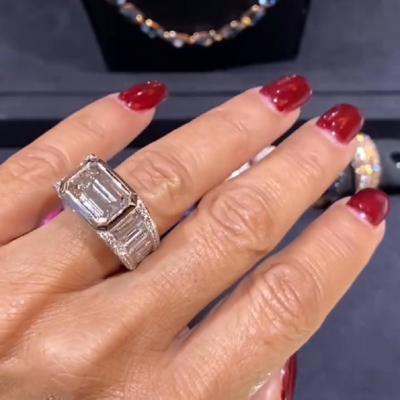 10.0CT Elegant Emerald Cut Diamond Engagement Ring