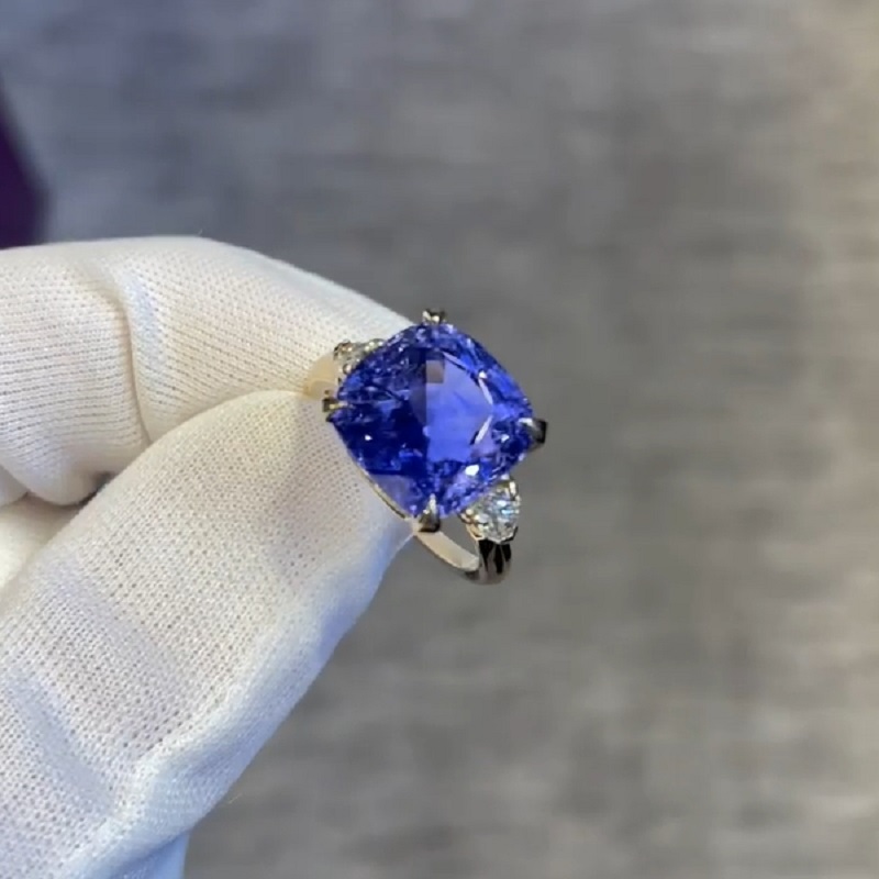 12.25 CT Natural "Color Change" Sapphire Ring