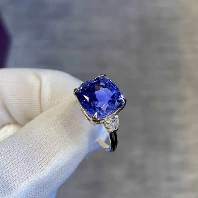 12.25 CT Natural "Color Change" Sapphire Ring