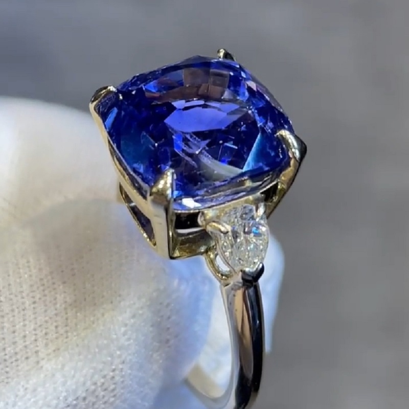 12.25 CT Natural "Color Change" Sapphire Ring
