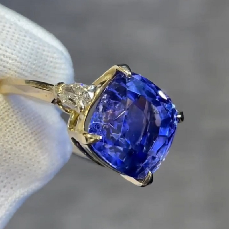 12.25 CT Natural "Color Change" Sapphire Ring