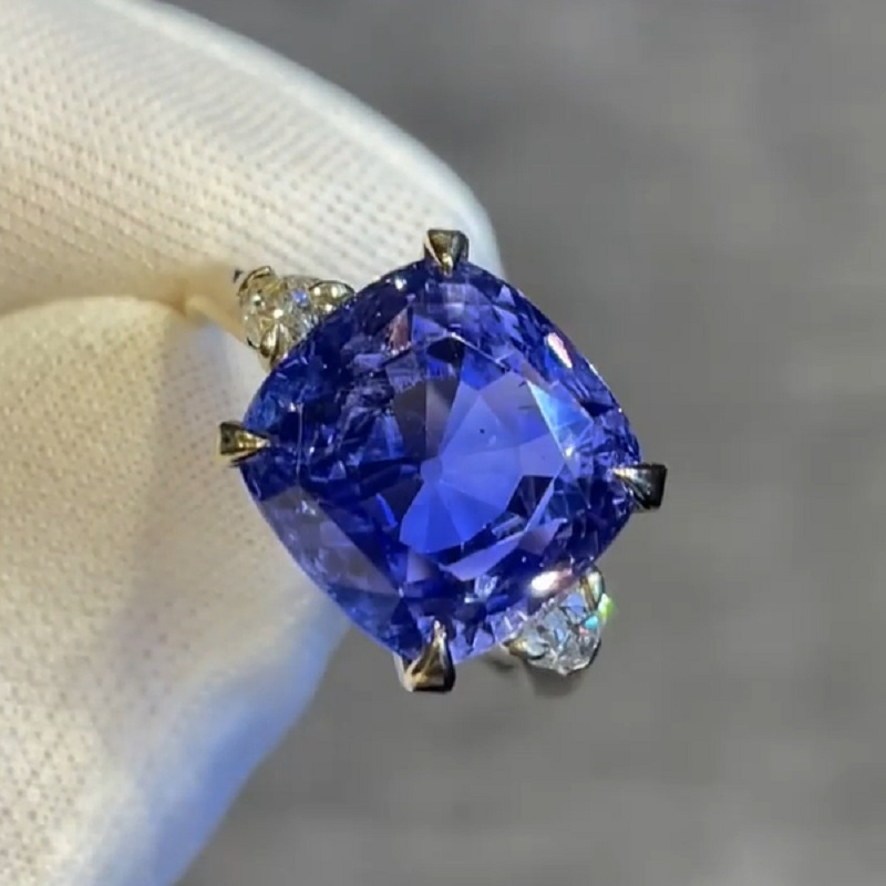 12.25 CT Natural "Color Change" Sapphire Ring